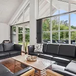 Сasa de vacaciones Five-bedroom In Grenå
