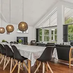Five-bedroom In Сasa de vacaciones *