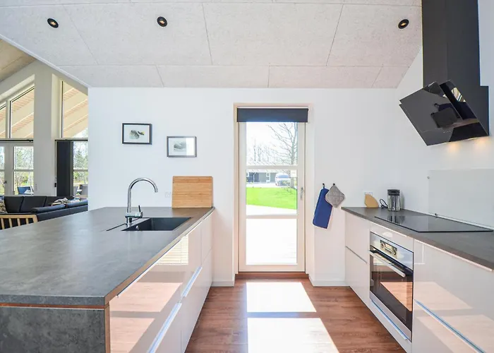Five-bedroom In Casa vacanze